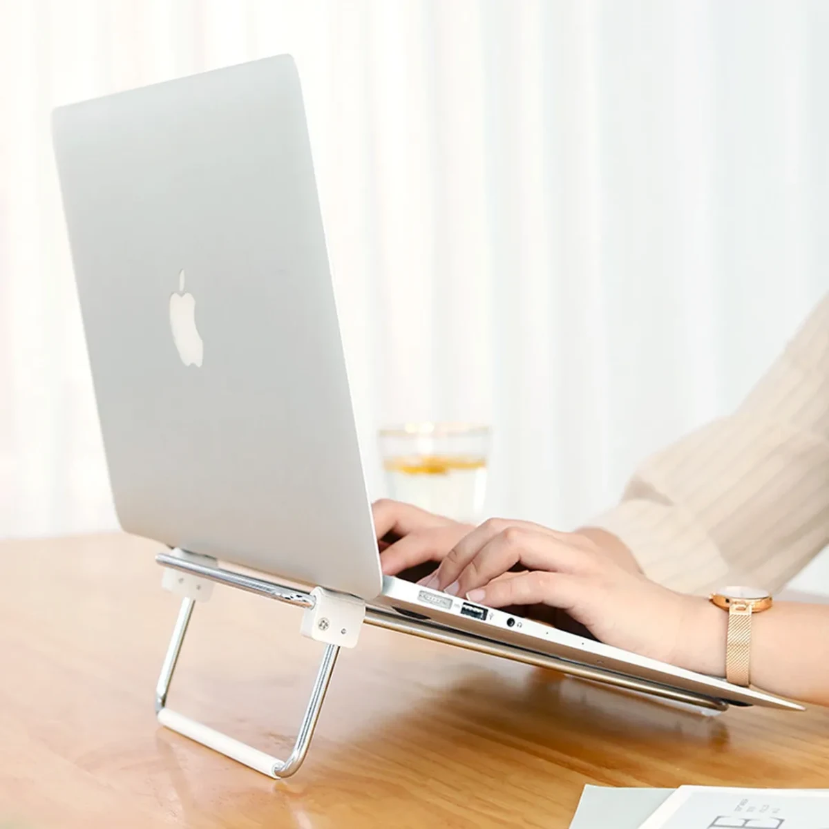 UGREEN 80348 LP230Desktop Laptop Stand (Silver)